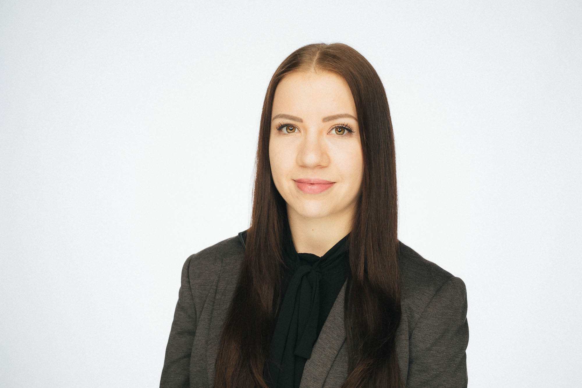 Export x3 Headshot  06344 Dez 01 2019 Headshots 2019  Miro Nicole Nadine 2